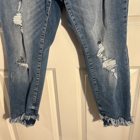 KanCan Gina Women's Plus Distressed Cropped Skinny Jeans sz 2XL - Picture 5 of 11